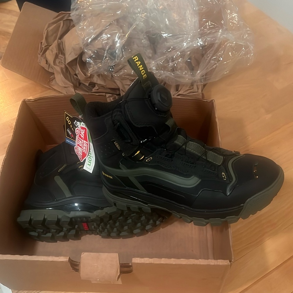 VANS mte Ultrarange Boa Gore Tex Thinsulate Hiking Boot Mens8 Womens9.5 EUR40.5